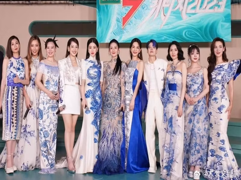 Chi Pu xếp hạng 6, giành vé hoạt động trong nhóm nhạc nữ chiến thắng chương trình cùng Ella (quán quân), Amber (hạng 2), MARiA (hạng 3), Tạ Na (hạng 4), Chu Châu (hạng 5), Lưu Tích Quân (hạng 7), A-Lin (hạng 8), Lư Tĩnh San (hạng 9), Cung Lâm Na (hạng 10) và Giả Tịnh Văn (hạng 11). Ảnh: Dân Việt.