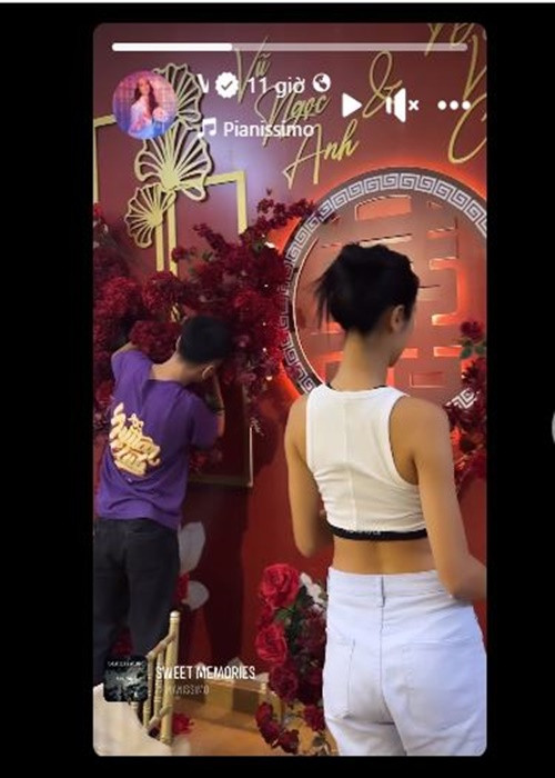 Không gian lễ ăn hỏi của Vũ Ngọc Anh mang tông màu đỏ. Ảnh chụp màn hình.