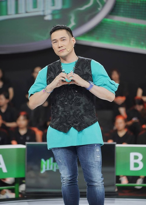 Thông tin Khánh Phương có vợ khiến nhiều khán giả bất ngờ bởi nam ca sĩ không hé lộ chuyện tình cảm trong vài năm gần đây.