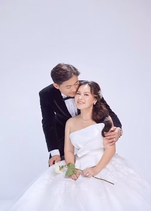 Bà xã của Quý Bình là doanh nhân Nguyễn Ngọc Tiền - tổng giám đốc một công ty bất động sản.