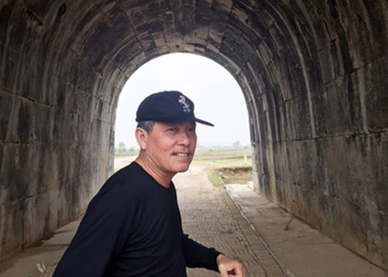 "Một trong những việc Lê Khanh giữ chân tôi được ở nhà trong những ngày đẹp trời và xấu trời là bởi những bữa ăn cực kỳ ngon. Khanh là người được bạn bè tôi rất quý. Kể cả 1,2 giờ sáng bạn bè tôi muốn nhậu là lúc nào nhà cũng sẵn đồ”, ông xã nghệ sĩ Lê Khanh chia sẻ. Ảnh: Đẹp.