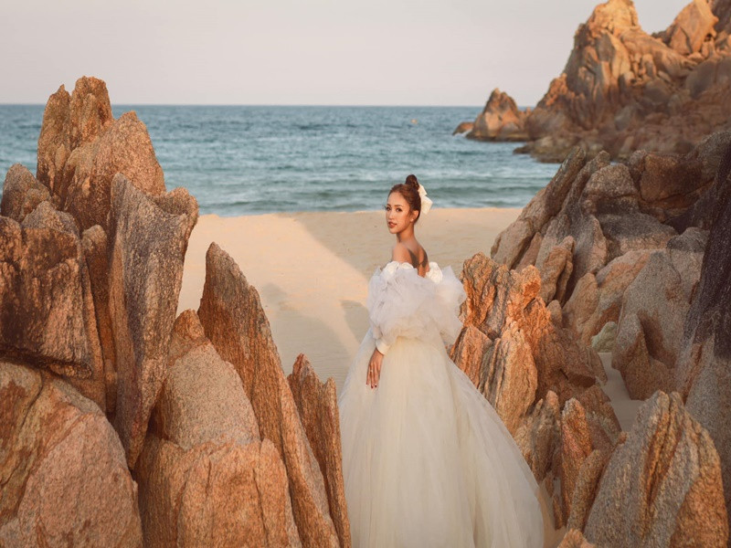 Tháng 6 vừa qua, nữ MC xác nhận, cô sẽ tổ chức hôn lễ với doanh nhân Đặng Hùng Cường vào cuối năm.