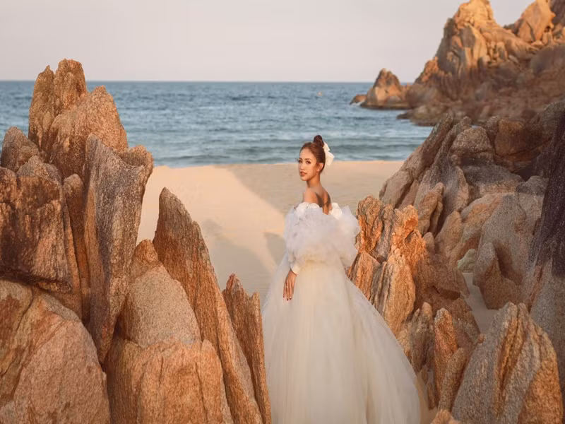 Tháng 6 vừa qua, nữ MC xác nhận, cô sẽ tổ chức hôn lễ với doanh nhân Đặng Hùng Cường vào cuối năm.