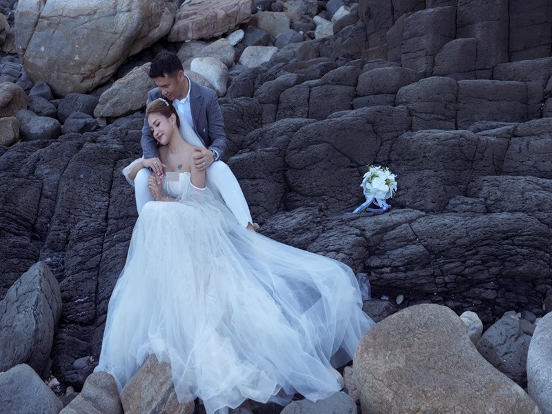 MC Vân Hugo khoe ảnh cưới bên hôn phu MC Van Hugo khoe anh cuoi ben hon phu