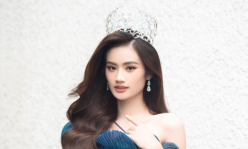 Hoa hau Y Nhi xin loi, mong duoc sua sai giua on ao