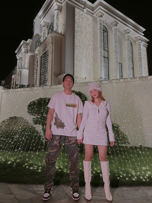 Trong cuộc phỏng vấn với Đẹp, bà xã BigDaddy cho biết, do cùng trưởng thành từ môi trường underground, vợ chồng cô dễ dàng thấu hiểu nhau dù chẳng phải nói nhiều.