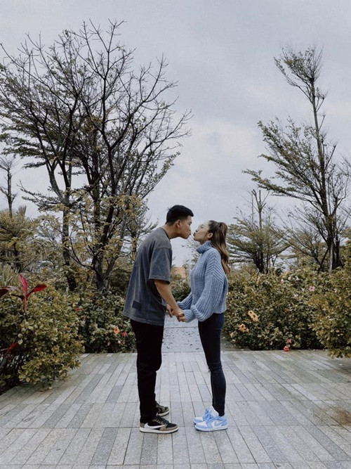 BigDaddy chiều chuộng vợ. Năm 2019, nam rapper tặng Emily xe Mercedes-Benz GLC 250 trị giá gần 2 tỷ đồng.