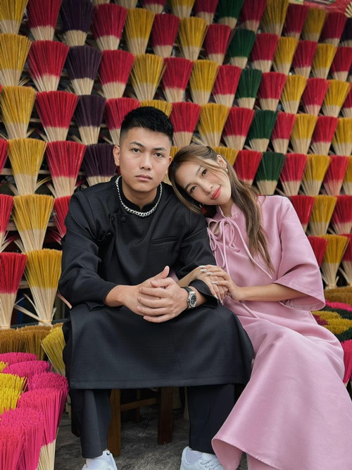 Năm 2019, BigDaddy và Emily công khai có con.