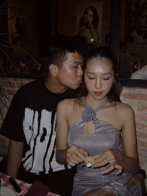 Emily sinh con liên tiếp trong năm 2016 và 2017.