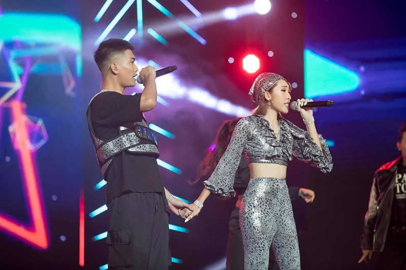 Năm 2015, có dịp gặp lại, BigDaddy và Emily yêu lại từ đầu. “Năm 2015 có dịp gặp lại rồi không tránh khỏi duyên số ông trời đã định thì lúc đó, mình cảm thấy sự quan tâm của Ly dành cho mình rất khác hồi trước. Trưởng thành hơn, để ý nhiều thứ hơn. Ngày xưa thì cả hai đứa còn nhỏ, kiểu trẻ con, chưa đủ chín chắn”, BigDaddy chia sẻ trên Billboard Vietnam.