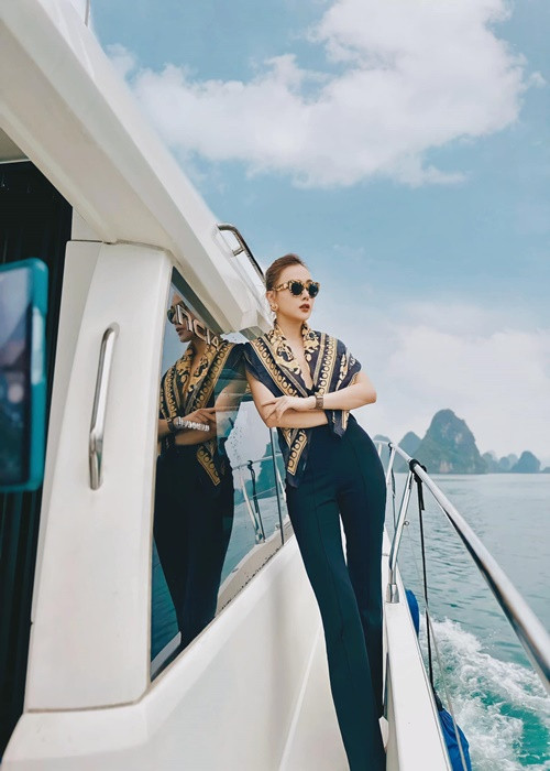 Phương Oanh tận hưởng nhiều chuyến du lịch xa xỉ. Ảnh: FBNV.