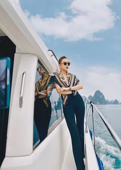 Phương Oanh tận hưởng nhiều chuyến du lịch xa xỉ. Ảnh: FBNV.