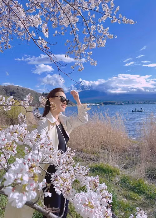 Nữ diễn viên rạng rỡ trong một chuyến du lịch Nhật Bản. Ảnh: FBNV.