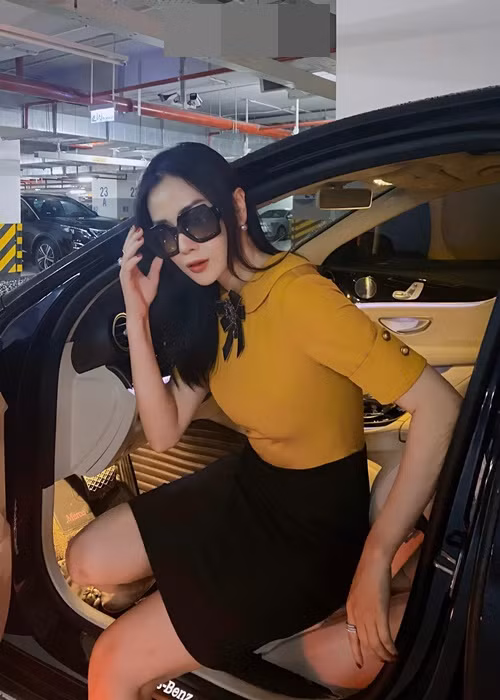 Fan thường xuyên bắt gặp Phương Oanh sử dụng xe hơi gần 3 tỷ dự sự kiện giải trí, đi đóng phim. Ảnh: FBNV.