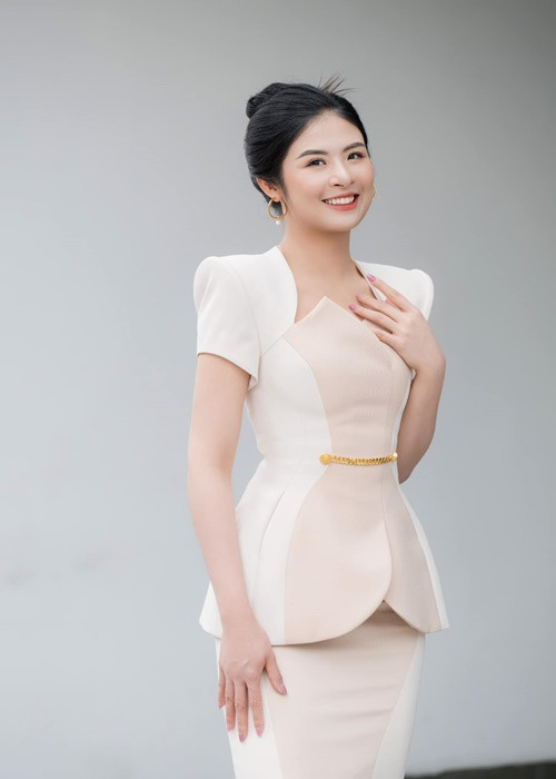  Hoa hậu Ngọc Hân vừa cho biết, cô sẽ sang nhượng lại vé Platinum L2 BlackPink bằng giá mua. “Đang cần sang nhượng lại bớt do mạng bị chậm, mua nhiều”, Ngọc Hân cho hay. Ảnh: FBNV.