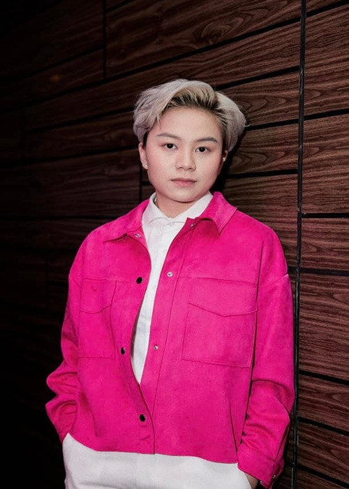 Đặt vé xem BlackPink tại Hà Nội thành công, diễn viên Bảo Hân cũng sang nhượng lại một vé. “Vì lý do sợ không có vé nên mua quá tay cuối cùng lại thừa vé nên cần pass lại 1 vé BornPink VIP - Seating 29/7. Giá yêu thương ạ”, diễn viên phim Về nhà đi con cho hay. Ảnh: FBNV.