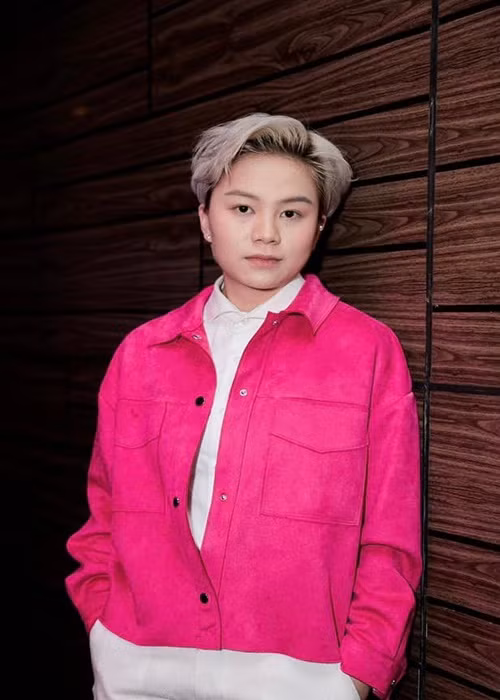 Đặt vé xem BlackPink tại Hà Nội thành công, diễn viên Bảo Hân cũng sang nhượng lại một vé. “Vì lý do sợ không có vé nên mua quá tay cuối cùng lại thừa vé nên cần pass lại 1 vé BornPink VIP - Seating 29/7. Giá yêu thương ạ”, diễn viên phim Về nhà đi con cho hay. Ảnh: FBNV.