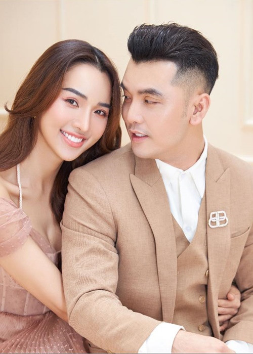 Ưng Hoàng Phúc chiều chuộng Kim Cương. Khi vợ thèm bất cứ món gì lúc mang bầu, anh lập tức tìm mua cho bằng được.