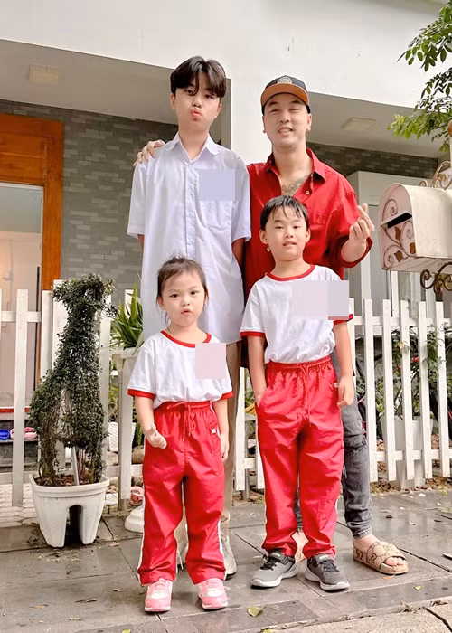 Theo giọng ca Thà rằng như thế, tình yêu thật lòng đối với Kim Cương khiến anh cố gắng thương và chân thành đối đãi với bé Hưng Phát.