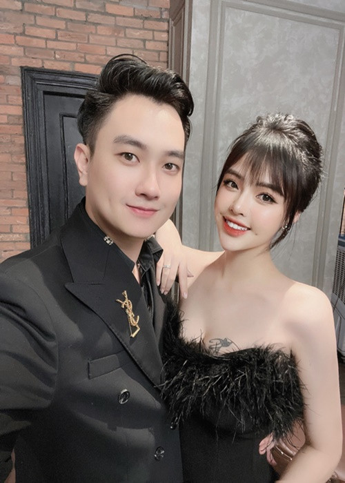 Gần đây, do để lại bình luận tỏ ý bênh vực chồng cũ Diệp Lâm Anh, Anh Tuấn bị nhiều cư dân mạng ném đá. Đến tối ngày 24/7, anh lên tiếng xin lỗi khi xen vào ồn ào ly hôn của Diệp Lâm Anh và chồng cũ.