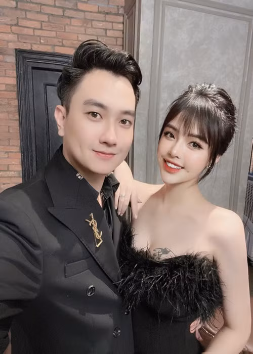 Gần đây, do để lại bình luận tỏ ý bênh vực chồng cũ Diệp Lâm Anh, Anh Tuấn bị nhiều cư dân mạng ném đá. Đến tối ngày 24/7, anh lên tiếng xin lỗi khi xen vào ồn ào ly hôn của Diệp Lâm Anh và chồng cũ.