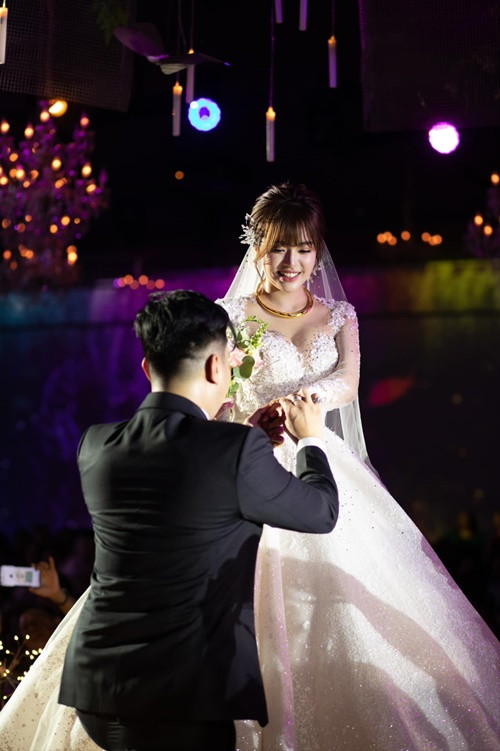 Tháng 6/2022, Diễm Quỳnh hé lộ thông tin mang bầu 5 tháng.