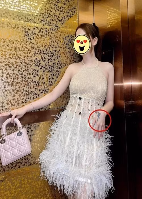 Nhiều fan đoán già đoán non người trong clip có thể là bạn gái Chi Dân. Đáng chú ý, dựa vào hình xăm trên tay người trong clip, cư dân mạng soi ra đó là một cô nàng có tài khoản Facebook tên H.H.L. Ảnh: Thương Hiệu Và Pháp Luật.