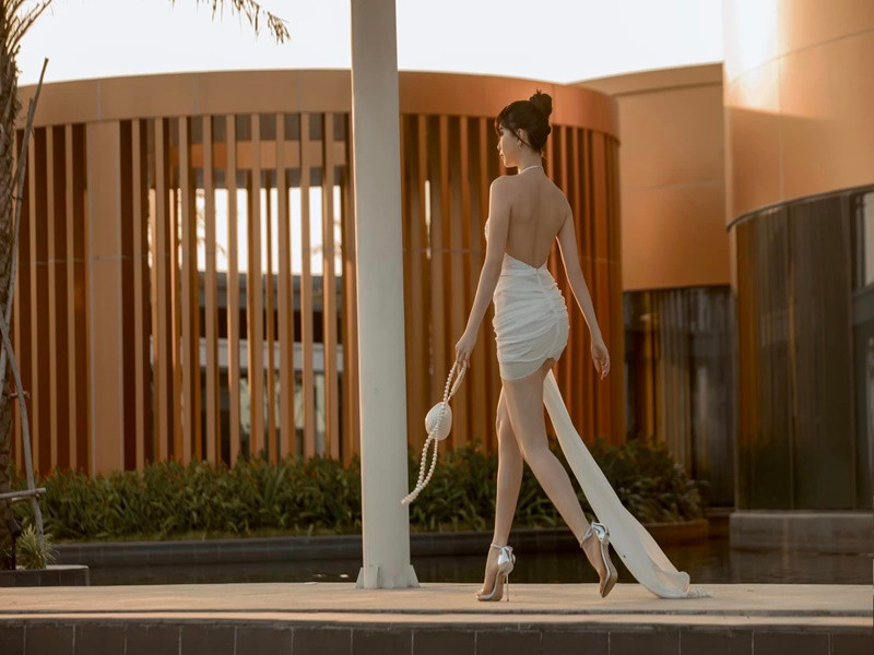 Tuổi 34, Ngọc Trinh xinh đẹp, giàu có, sống sang chảnh.