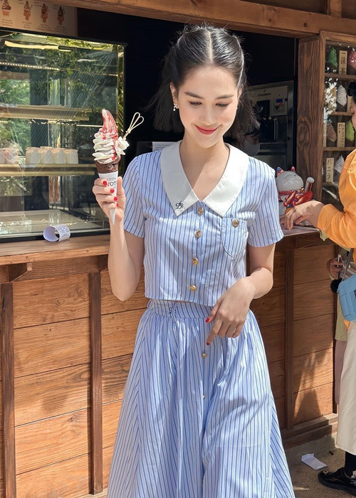 Chân dài gốc Trà Vinh trẻ trung hơn khi để tóc ngắn.