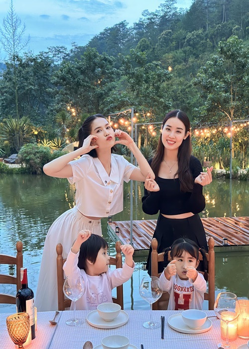 Ngọc Trinh không ngại làm biểu cảm đáng yêu.