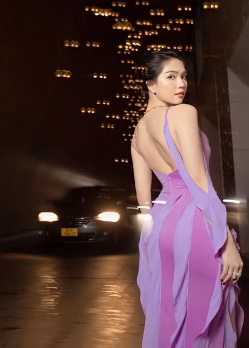 Vài năm trở lại đây, Ngọc Trinh kín tiếng về chuyện tình cảm. Cô dường như không muốn đời tư tiếp tục gây ồn ào.