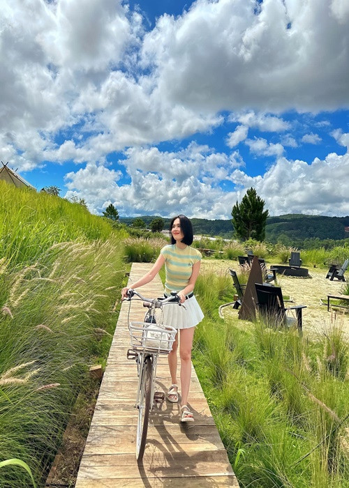 "Nữ hoàng nội y" được khen trẻ trung như thiếu nữ đôi mươi.