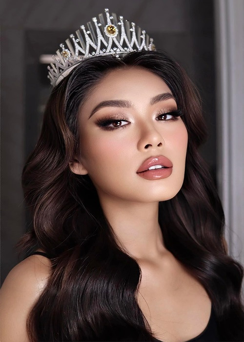 Thảo Nhi cảm thấy thất vọng khi không được đại diện Việt Nam thi Miss Universe. “Mặc dù cảm thấy thất vọng vì sự thay đổi đột ngột và Nhi sẽ không được hô vang hai tiếng “Việt Nam” đầy tự hào - đại diện cho quê hương thân yêu trên đấu trường quốc tế nhưng Nhi hoàn toàn tin tưởng vào vũ trụ bởi những việc gì xảy ra cũng có nguyên nhân của nó”, người đẹp chia sẻ.