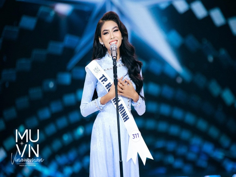 Thảo Nhi giành danh hiệu Á hậu 1 Hoa hậu Hoàn vũ Việt Nam 2022 vào tháng 6 năm ngoái. Chia sẻ với Dân Trí, Thảo Nhi cho biết, khi trở thành á hậu , khối lượng công việc của cô nhiều gấp 3 lần trước đây. Tuy nhiên, vì bản thân muốn làm nên người đẹp không thấy quá mệt mỏi.