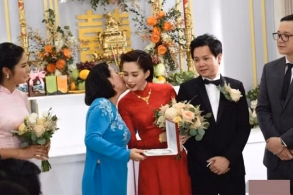 Cô luôn coi mẹ chồng là người phụ nữ đáng để học tập.