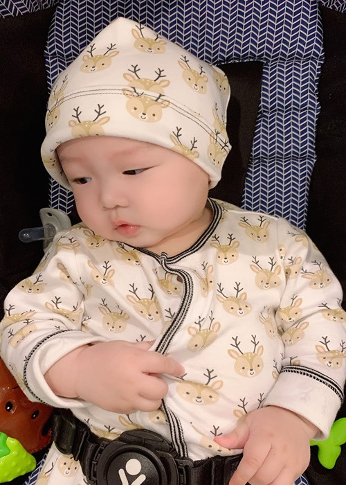 Bé Rio sở hữu những nét đẹp của bố mẹ.