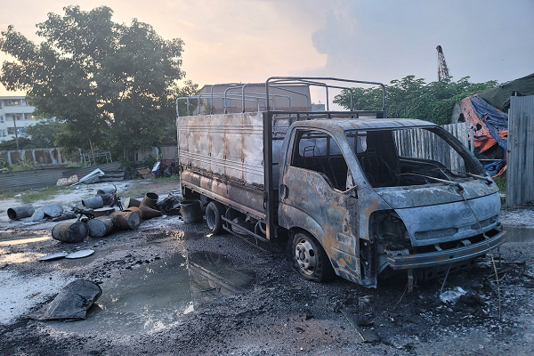 Chay o to trong bai do xe o Ha Noi, 1 nan nhan bi bong nang