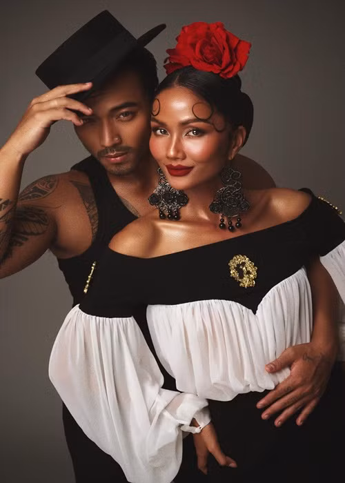 H'hen Niê và Dustin Nguyễn có nhiều khoảnh khắc tình tứ bên nhau.