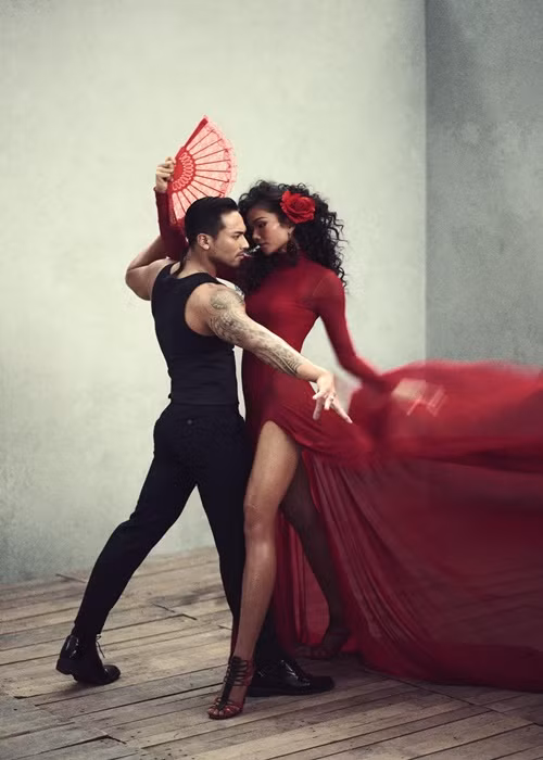 Nàng hậu kết hợp với nam người mẫu điển trai Dustin Nguyễn.