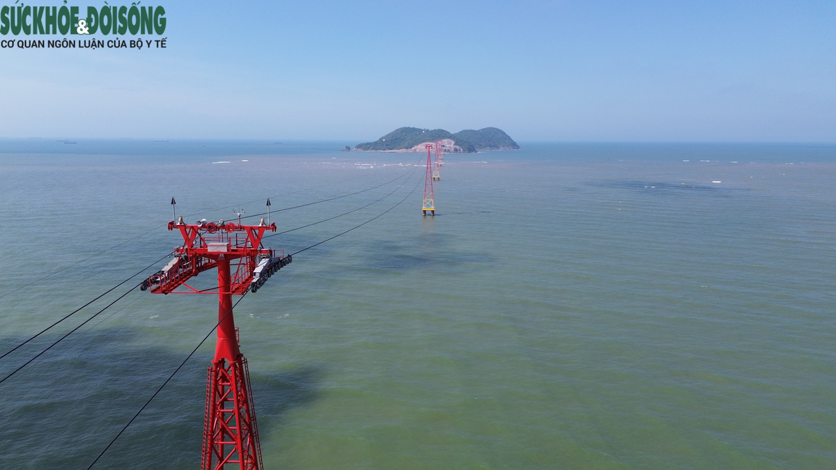 Ngắm nhìn toàn cảnh cáp treo vượt biển dài nhất Bắc Trung Bộ - Hình 4 Ngam nhin toan canh cap treo vuot bien dai nhat Bac Trung Bo-Hinh-4