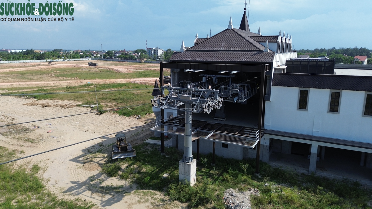 Ngắm nhìn toàn cảnh cáp treo vượt biển dài nhất Bắc Trung Bộ - Hình 5 Ngam nhin toan canh cap treo vuot bien dai nhat Bac Trung Bo-Hinh-5