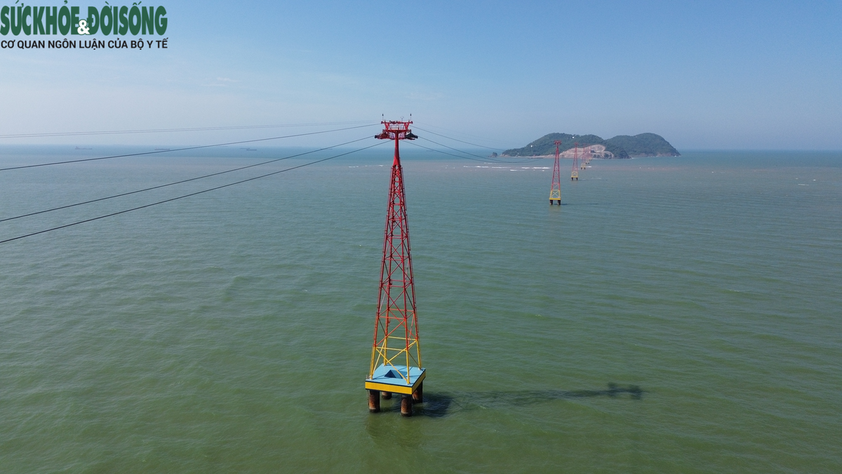 Ngắm nhìn toàn cảnh cáp treo vượt biển dài nhất Bắc Trung Bộ - Hình 2 Ngam nhin toan canh cap treo vuot bien dai nhat Bac Trung Bo-Hinh-2