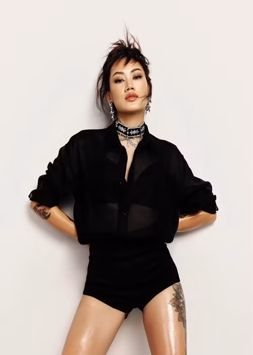 Sau 2 lần sinh nở, Pông Chuẩn gợi cảm không kém cạnh Diệp Lâm Anh và Đàm Thu Trang. Ảnh: FBNV.