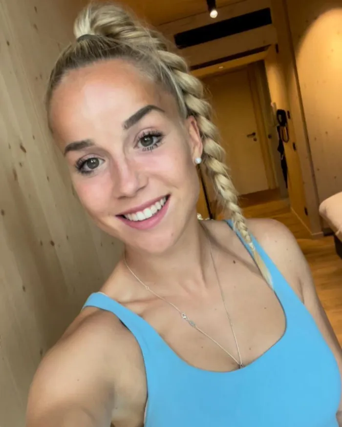 Cô lo sợ sự xuất hiện trên tạp chí khiêu dâm này sẽ mang đến đen đủi như một "lời nguyền".