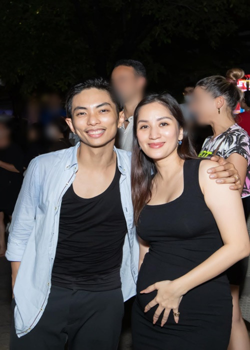 Phan Hiển thường xuyên tháp tùng Khánh Thi tham gia các sự kiện.