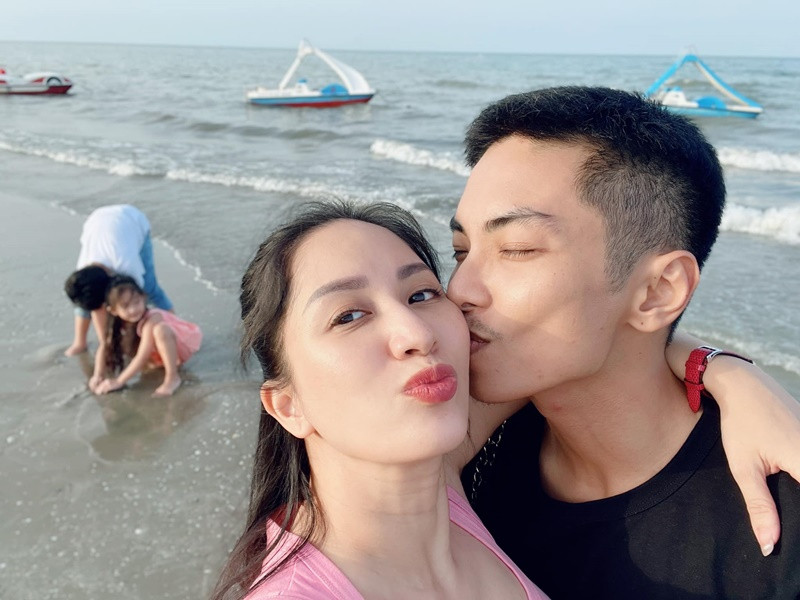 Khánh Thi mang bầu lần 3 sau khi đã có đủ nếp, đủ tẻ.