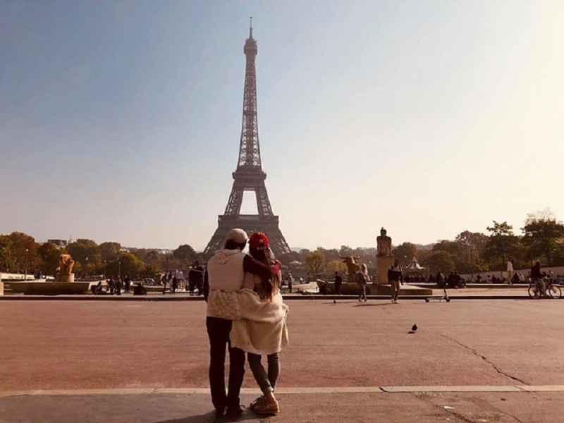 Theo Dân Trí, năm 2019, Kasim Hoàng Vũ chia sẻ, anh và bạn gái lâu năm tổ chức lễ đính hôn nhưng chưa thể tổ chức đám cưới vì còn vướng nhiều chuyện riêng. Kasim Hoàng Vũ và người yêu xin phép gia đình có con trước khi tổ chức đám cưới và được chấp thuận. Ảnh: Dân Trí.