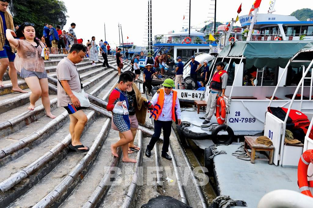 Du lich Ha Long: Kham pha nhung dia danh trong mot ngay-Hinh-7