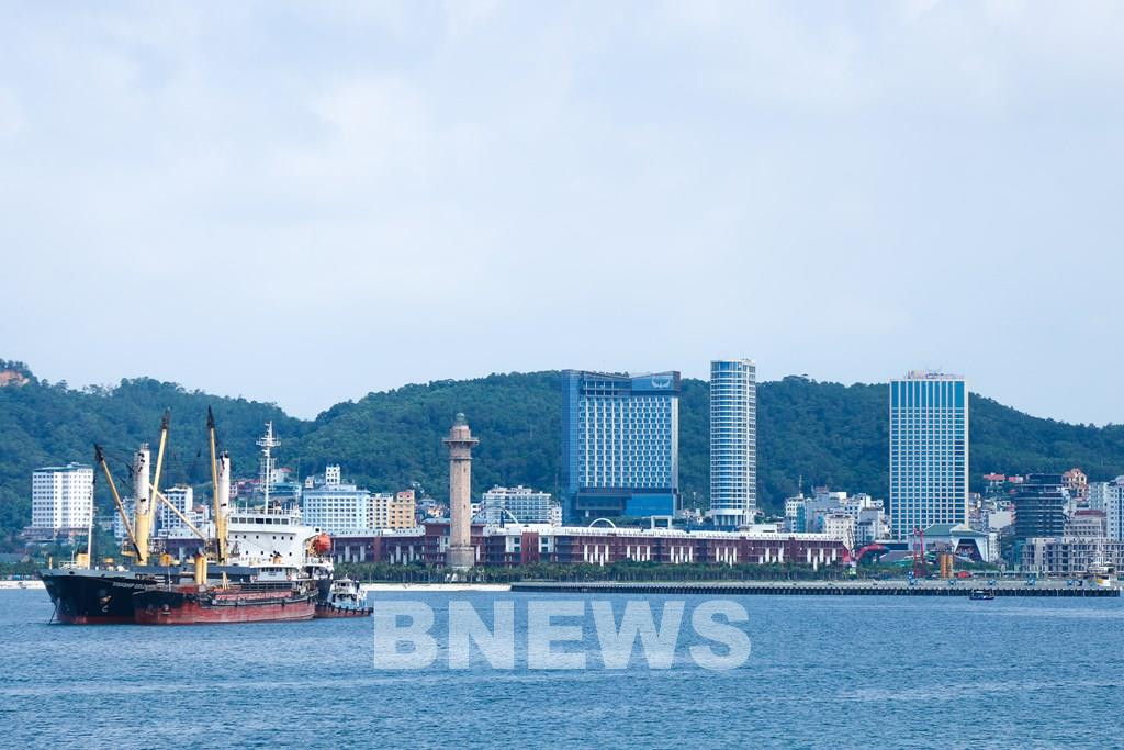 Du lich Ha Long: Kham pha nhung dia danh trong mot ngay-Hinh-8