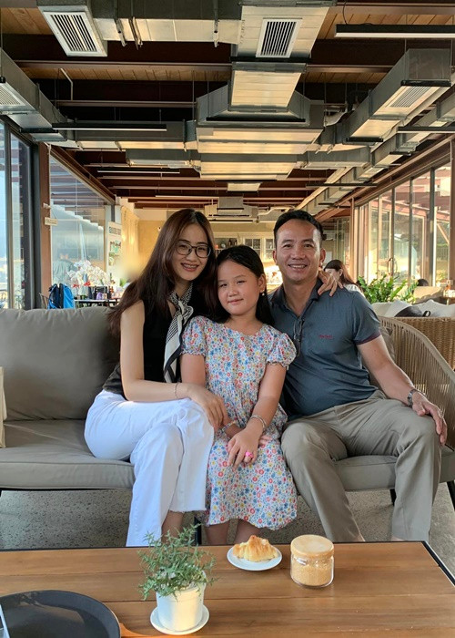 Ý Nhi chăm khoe mặt mộc trước khi nổi tiếng.